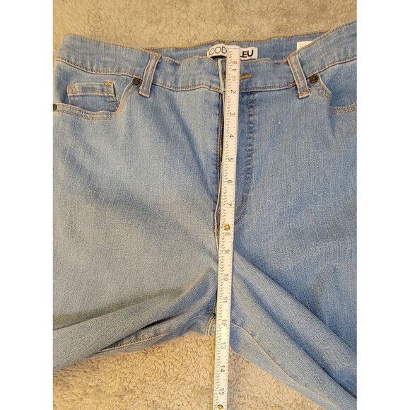 Code Bleu Light-Wash Cropped Denim Jeans with V-Shaped Frayed Hem.  Size:  14 - Picture 7 of 16